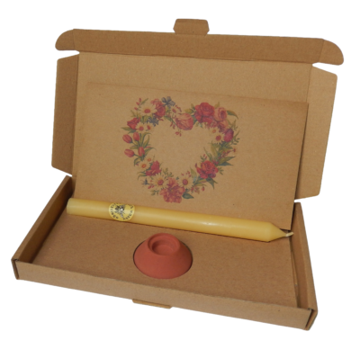 Wärme-Geschenkbox – Bienenkerze, Halter & Karte „Herzkranz"