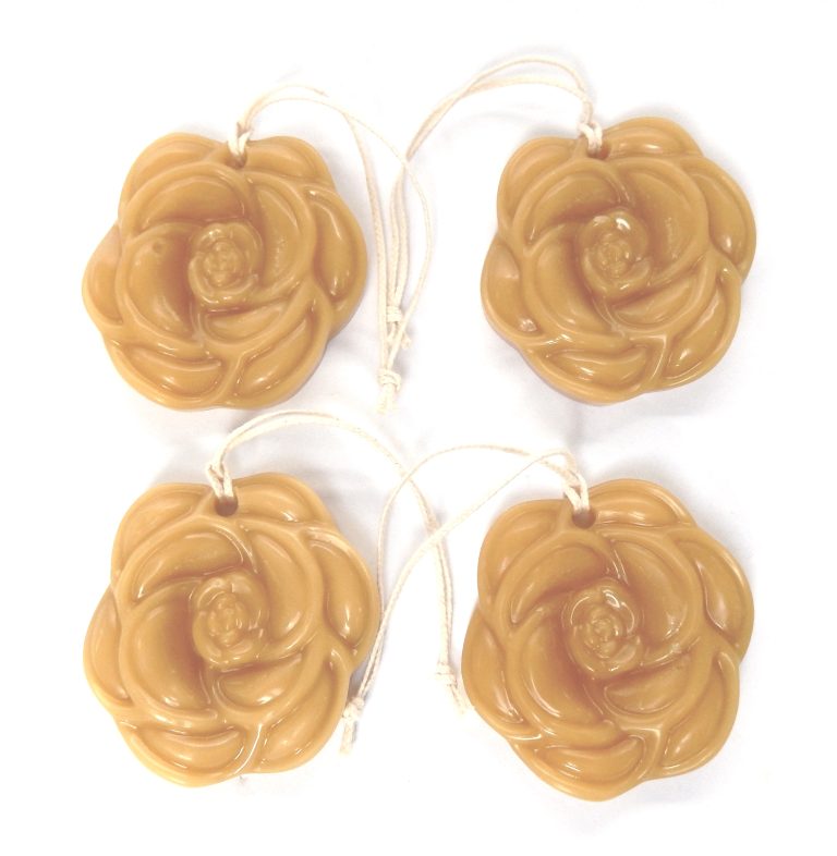 4 Rosen-Anhänger aus Bienenwachs